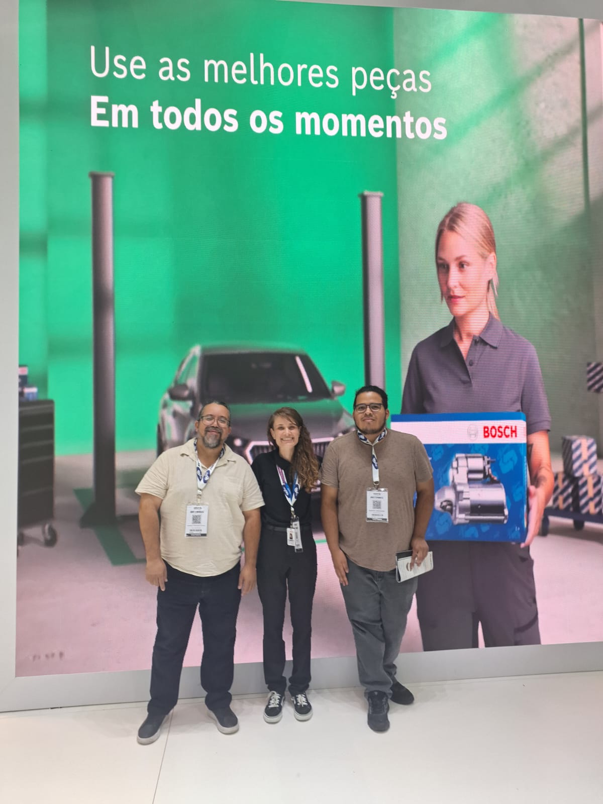 Equipe da J.O. AutoCenter no stand da Bosch na Automec 2025